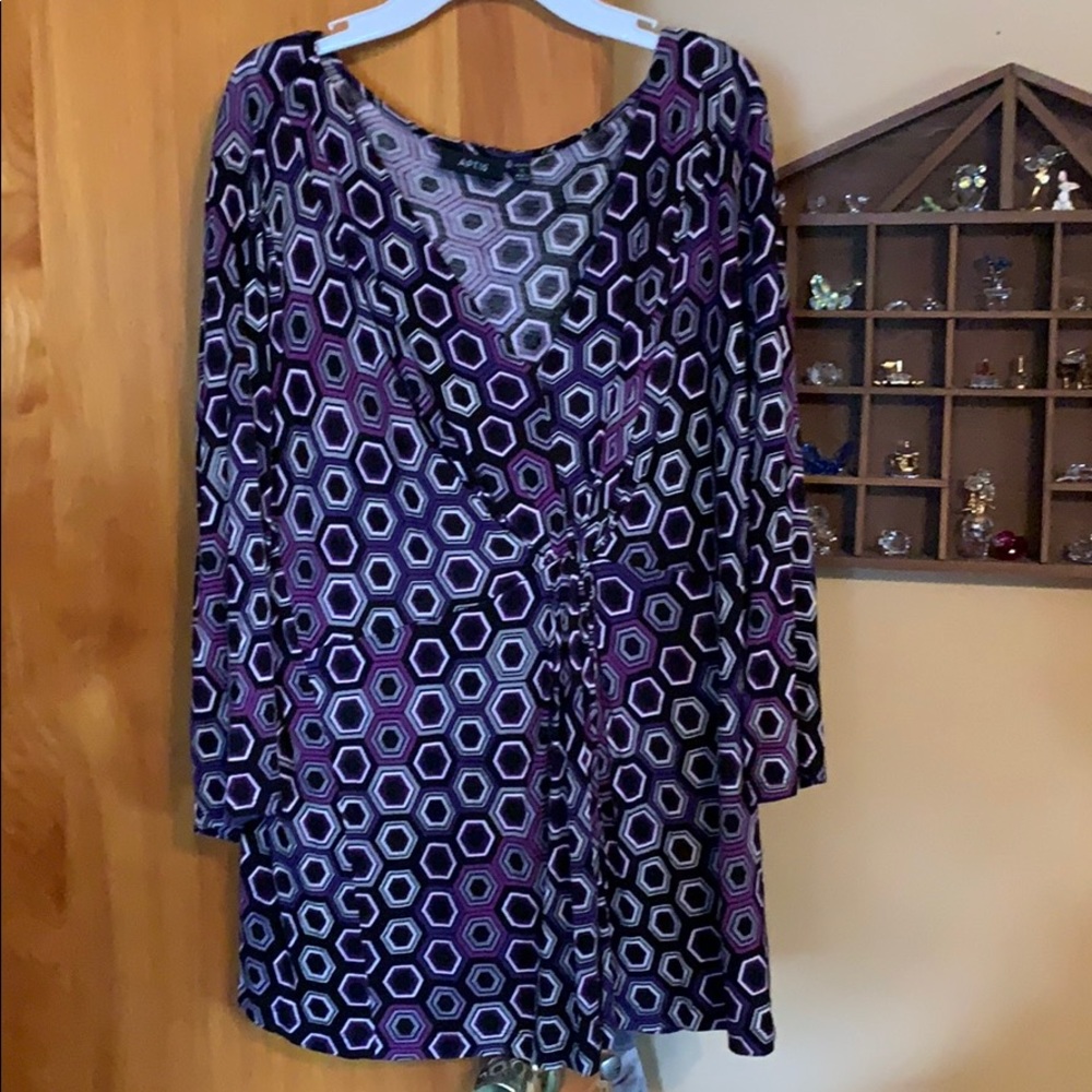 V-neck knotted long sleeve top